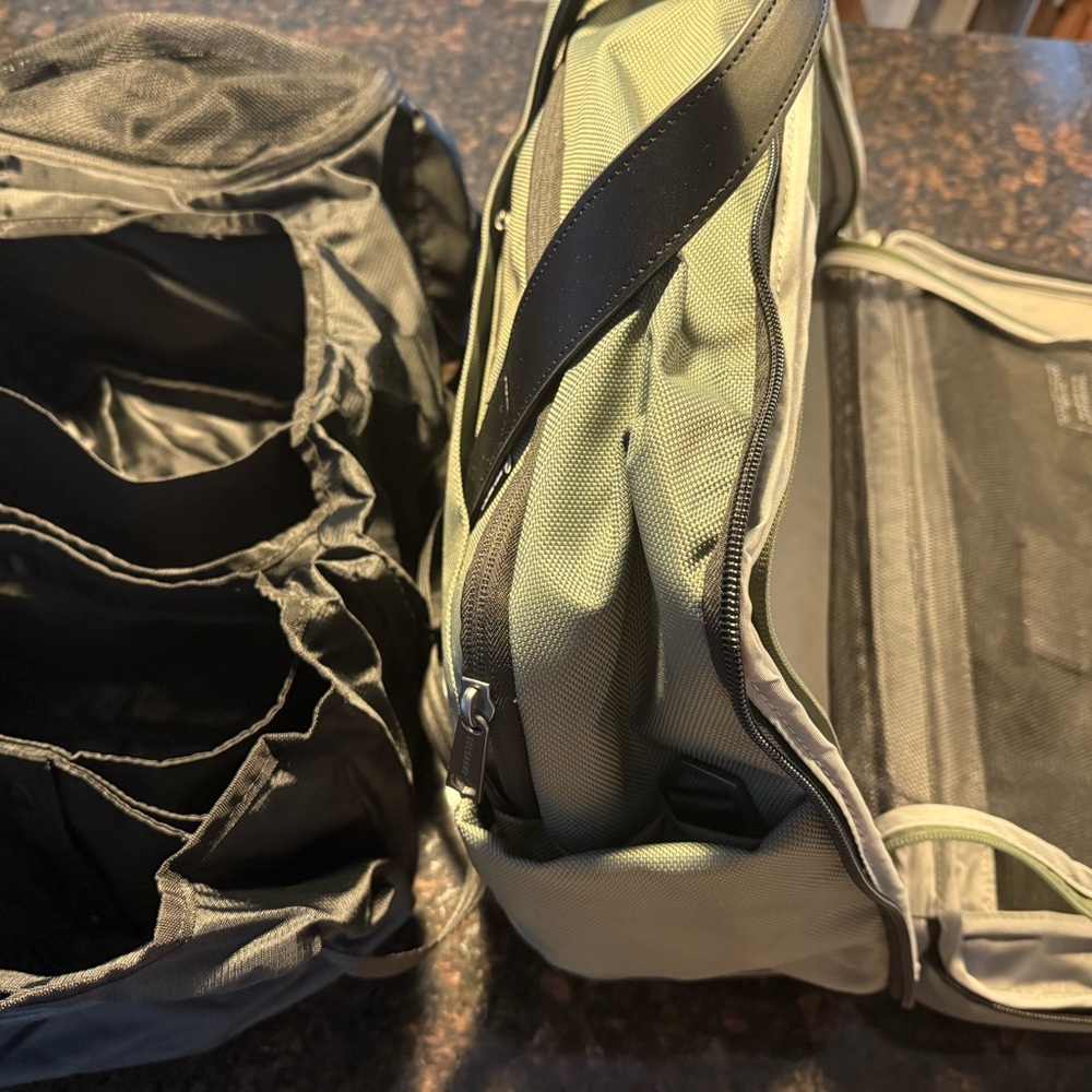 Solgaard Olive Duffel Bag - Picture 4 of 9